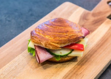 Croissant med ost & skinka 