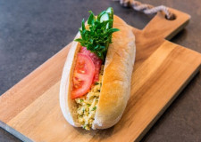 Rossö baguett med äggröra & bacon